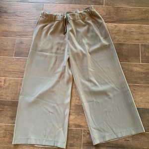 EUC LULULEMON ON THE FLY WIDE-LEG 7/8 pant.